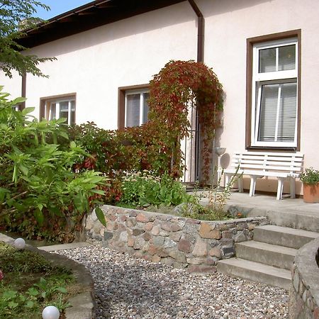 Hotel Gesellschaftshaus Берген-ауф-Рюген Экстерьер фото